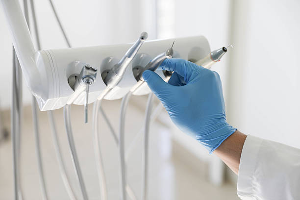 Professional Tooth Extraction technician working in Santa Rosa, TX